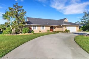 449 Cypress Way E, Naples, FL 34110 Sold 08/06/25