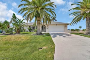423 17th Street, Cape Coral, FL 33990 - MLS#225032733