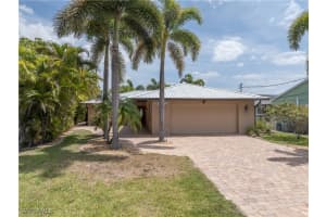 2020 Aruba Ave, Fort Myers