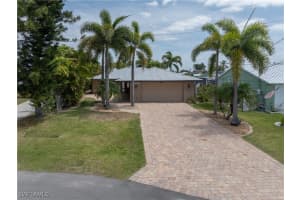 2020 Aruba Avenue, Fort Myers, FL 33905 - MLS#225032959