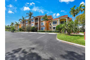 1180 Wildwood Lakes Blvd 207, Naples