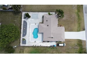 915 Sw 36th St, Cape Coral
