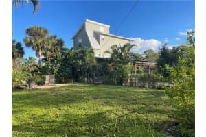 6831 Tropical Ln, Bokeelia