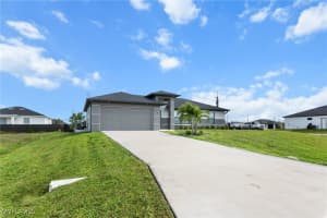 3907 Nw 40th St, Cape Coral
