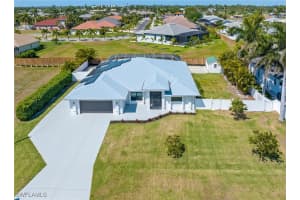 2138 8th Court, Cape Coral, FL 33991 - MLS#225033841