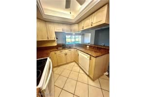 5765 Trailwinds Drive, Fort Myers, FL 33907 - MLS#225033939