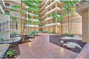 4031 Gulf Shore Blvd N 8e, Naples
