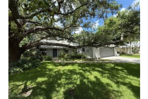 660 York Ter, Naples