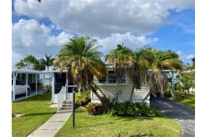 9 Oregon Trl 68, Naples