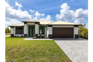 710 Jacaranda Pkwy E, Cape Coral