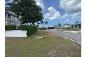 508 105th Avenue, Naples, FL 34108 Sold 05/19/25