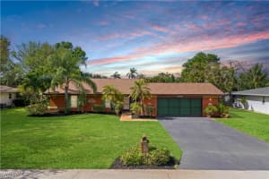 572 Bayside Dr, Fort Myers