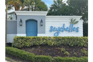 2543 Seychelles Dr 608, Naples