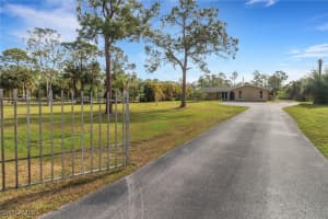 230 11th St Sw, Naples