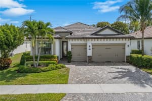 9381 Glenforest Dr, Naples