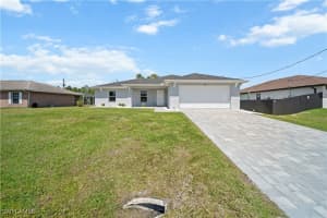 2818 43rd St W, Lehigh Acres
