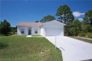 642 Stanley Avenue, Lehigh Acres, FL 33974 - MLS#225035544