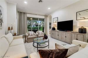 849 Vistana Cir 17, Naples