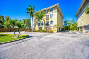 10090 Lake Cove Drive, Fort Myers, FL 33908 - MLS#225036221