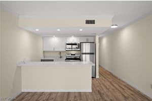 260 Southbay Dr 207, Naples