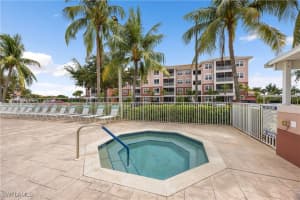 15901 Royal Pointe Ln 404, Fort Myers