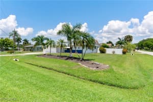 390 Valley Dr, Bonita Springs