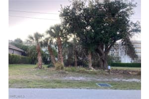 748 Seagrape Drive, Marco Island, FL 34145 - MLS#225036925
