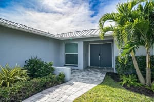 635 W Valley Drive, Bonita Springs, FL 34134 Sold 05/30/25