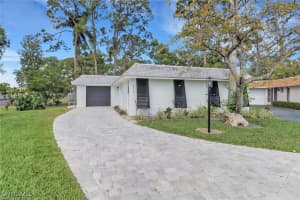 272 Yorkshire Ct 11, Naples