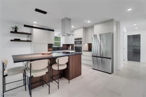 272 Yorkshire Court, Naples, FL 34112 - MLS#225037160