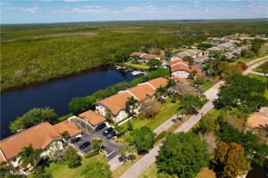 266 Newport Dr 307, Naples