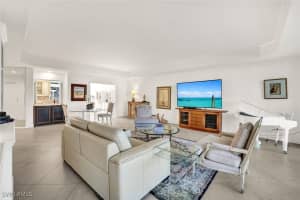 8420 ABBINGTON Circle, Naples, FL 34108 - MLS#225037304