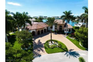 3111 Leeward Ln, Naples
