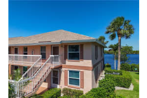 1025 Mainsail Dr 215, Naples