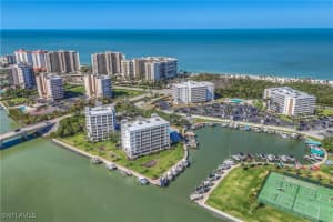 33 Bluebill Avenue, Naples, FL 34108 - MLS#225037939
