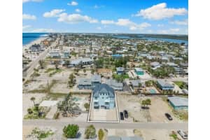 121 Hibiscus Dr, Fort Myers Beach