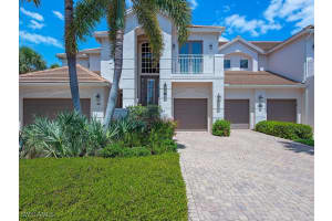2325 Mont Claire Dr 201, Naples
