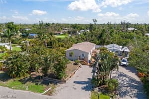 5529 Rainbow Dr, Bokeelia