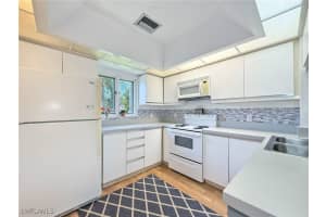 1632 Spoonbill Ln B, Naples