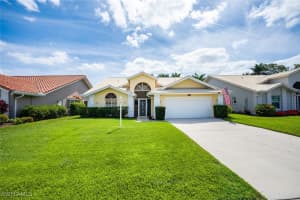 522 Countryside Dr, Naples