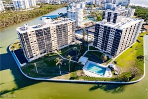 17 Bluebill Ave 305, Naples