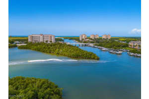 420 Cove Tower Dr 804, Naples