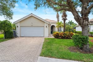 2282 Heydon Cir W, Naples