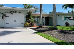 253 Bayshore Dr, Cape Coral