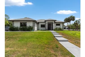 2538 4th Ave Ne, Naples