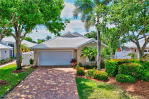 1347 Old Oak Lane, Naples, FL 34110 - MLS#225041198