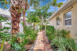 1347 Old Oak Lane, Naples, FL 34110 - MLS#225041198