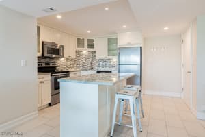 5 Bluebill Avenue, Naples, FL 34108 - MLS#225041269