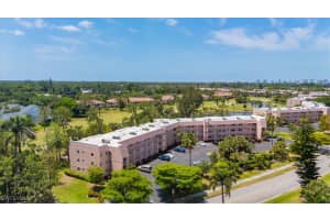 400 Forest Lakes Boulevard, Naples, FL 34105 Sold 05/19/25