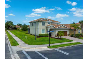 2478 Heydon Cir E, Naples